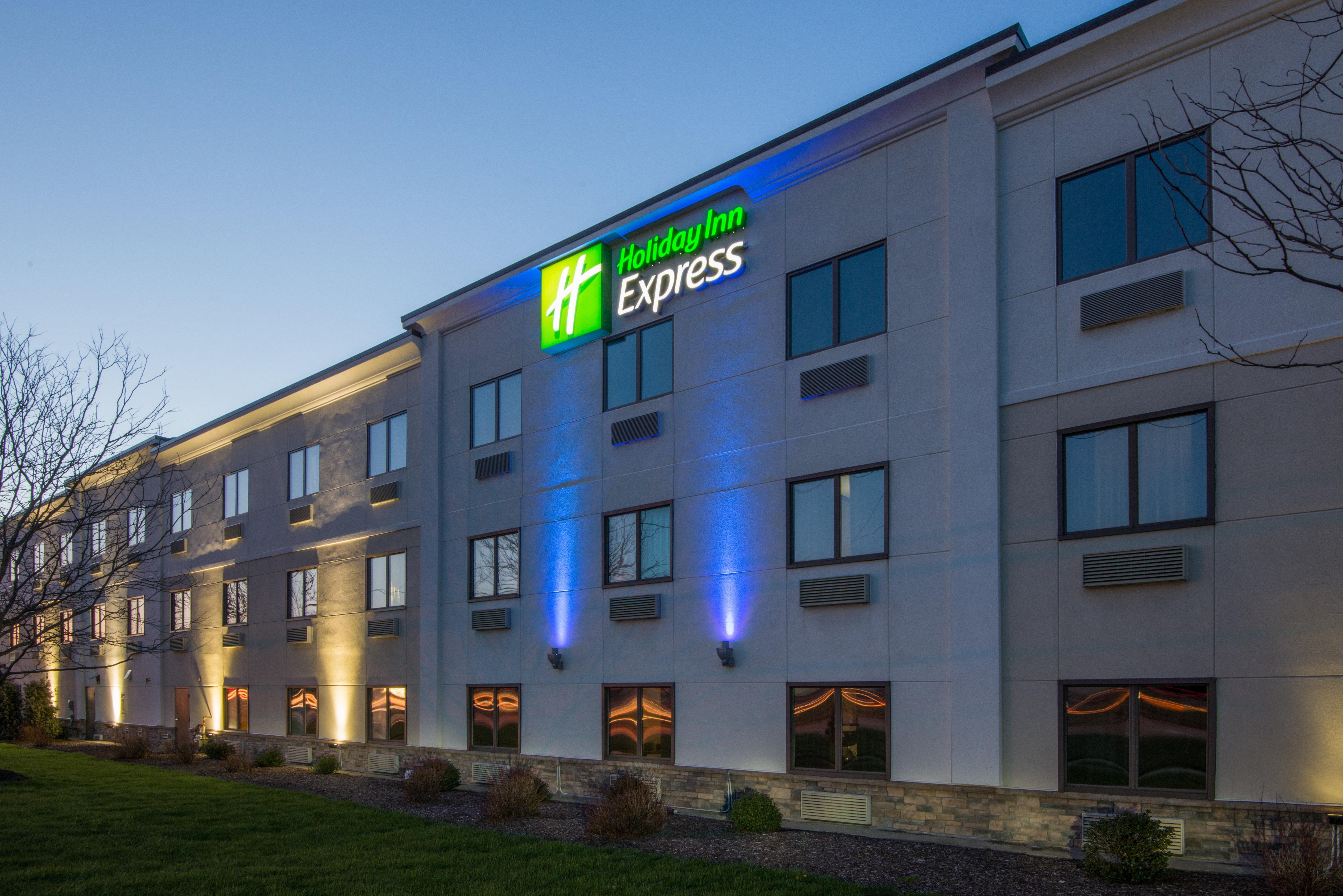 Holiday Inn Express Cleveland Airport - Brook Park By Ihg Екстер'єр фото