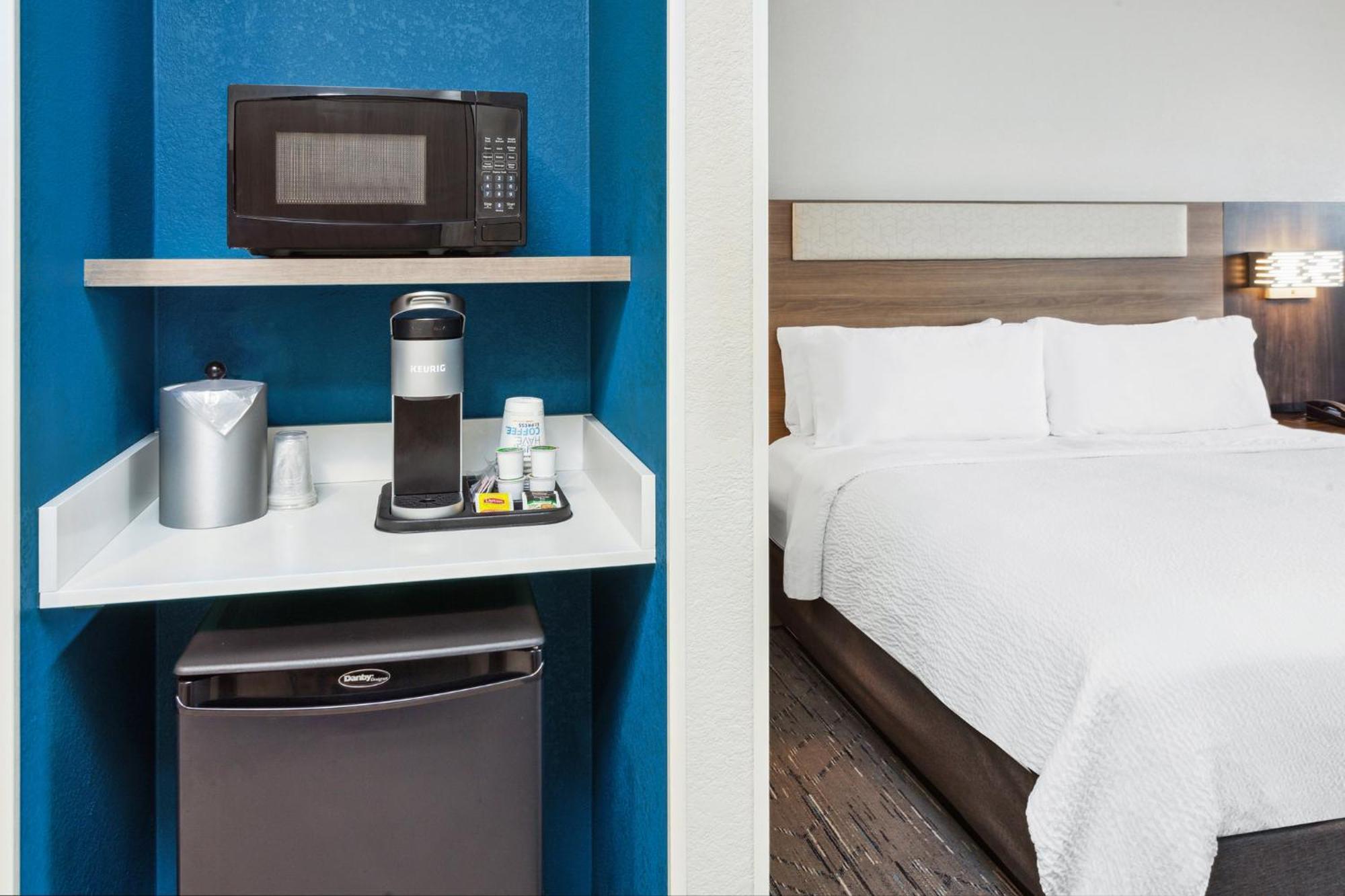 Holiday Inn Express Cleveland Airport - Brook Park By Ihg Екстер'єр фото