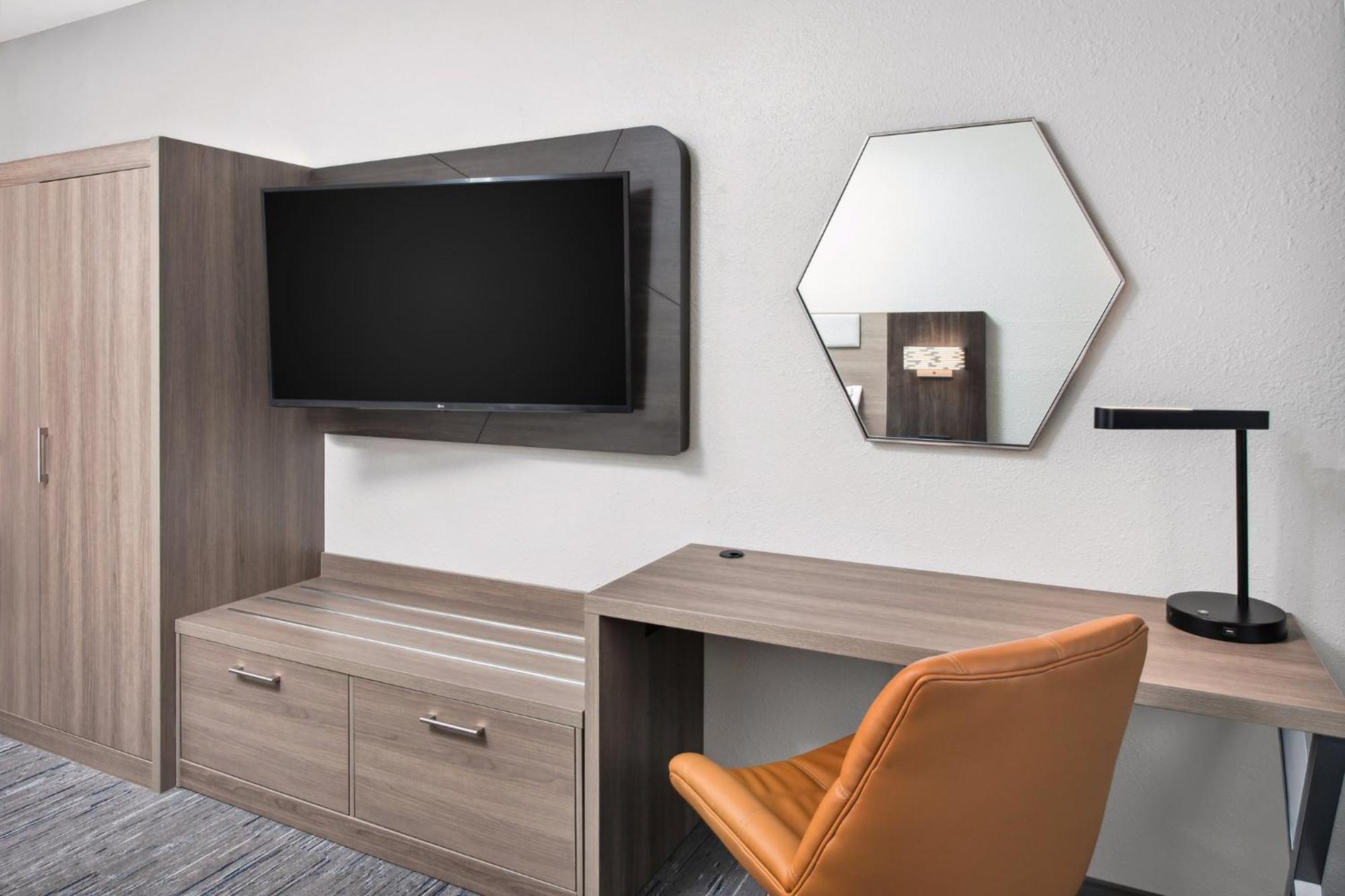 Holiday Inn Express Cleveland Airport - Brook Park By Ihg Екстер'єр фото