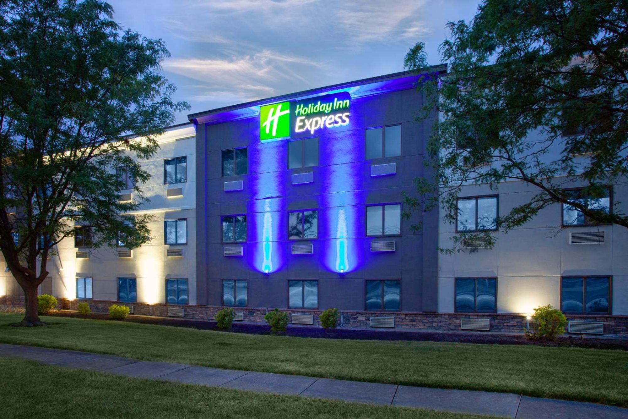 Holiday Inn Express Cleveland Airport - Brook Park By Ihg Екстер'єр фото