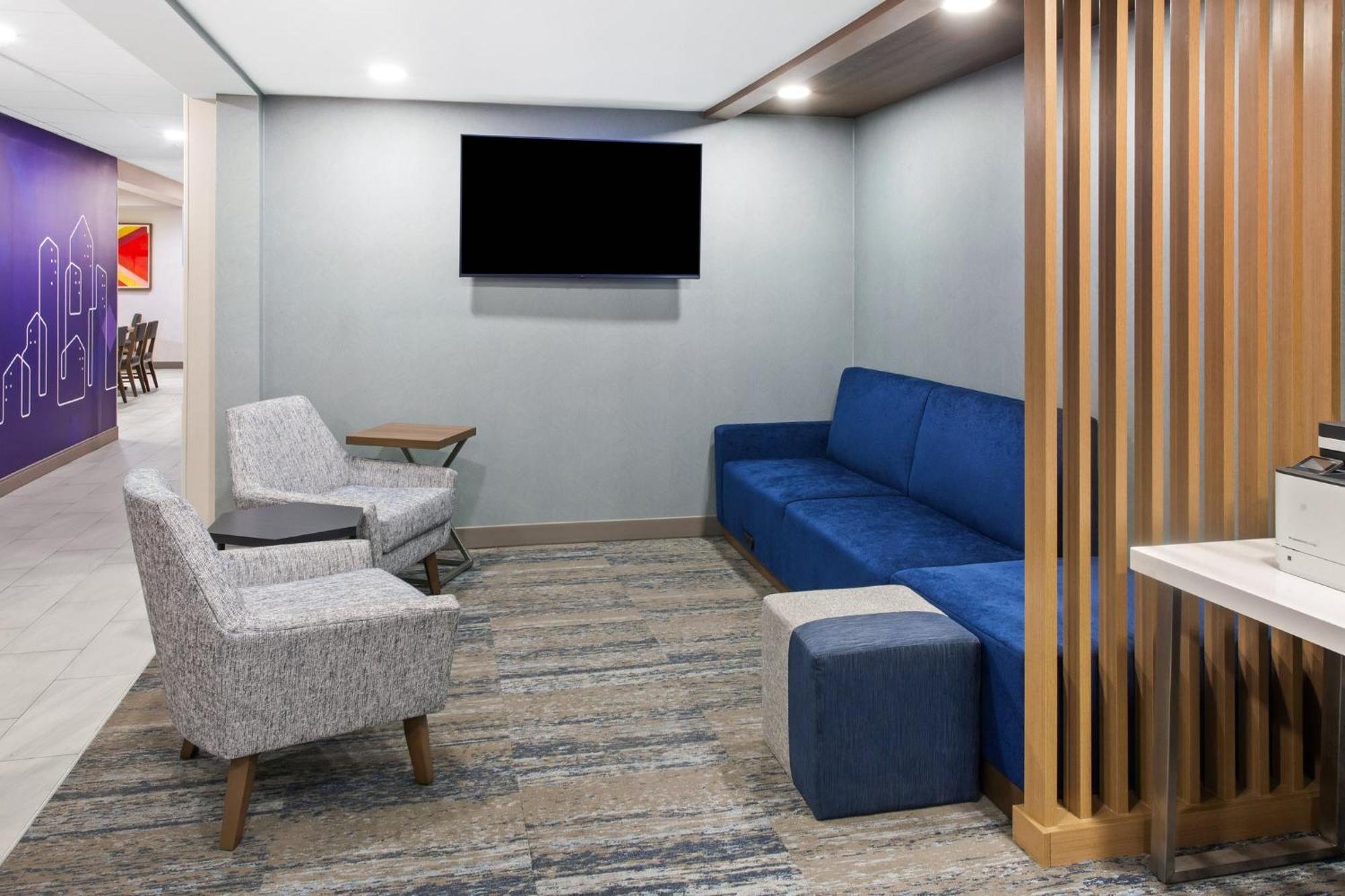 Holiday Inn Express Cleveland Airport - Brook Park By Ihg Екстер'єр фото