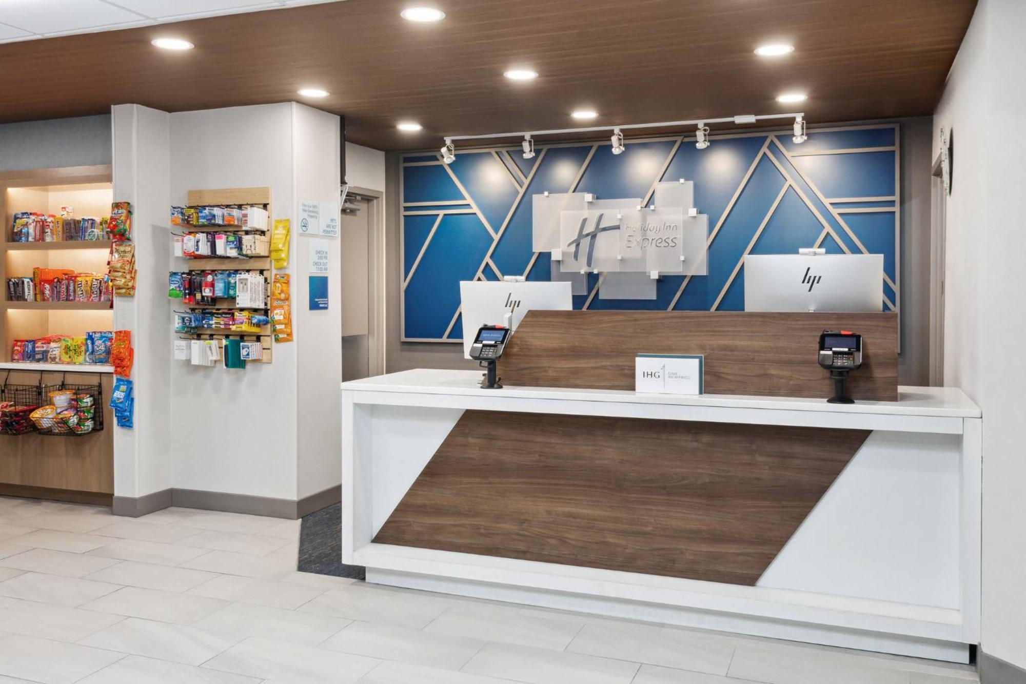 Holiday Inn Express Cleveland Airport - Brook Park By Ihg Екстер'єр фото