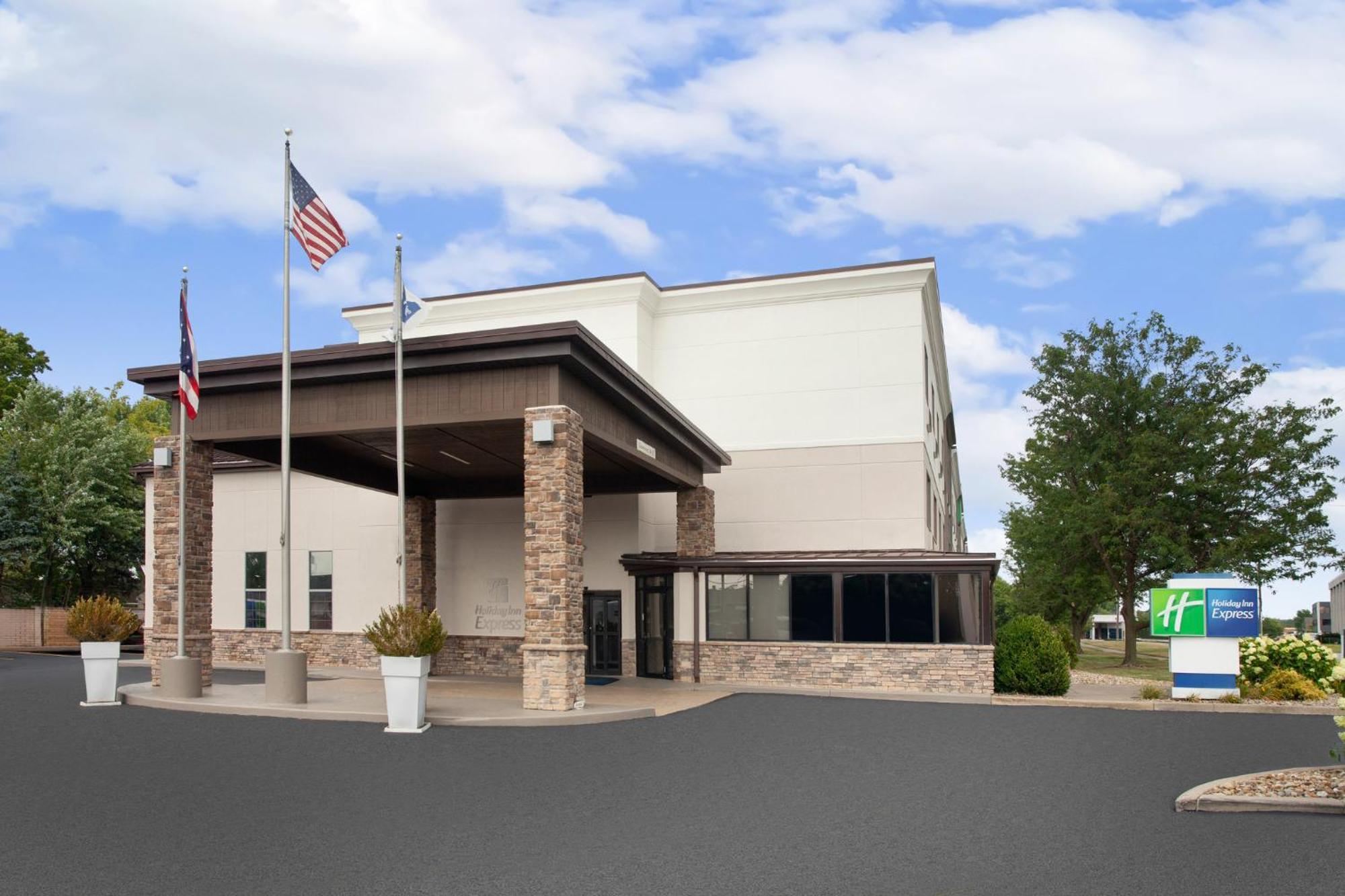 Holiday Inn Express Cleveland Airport - Brook Park By Ihg Екстер'єр фото