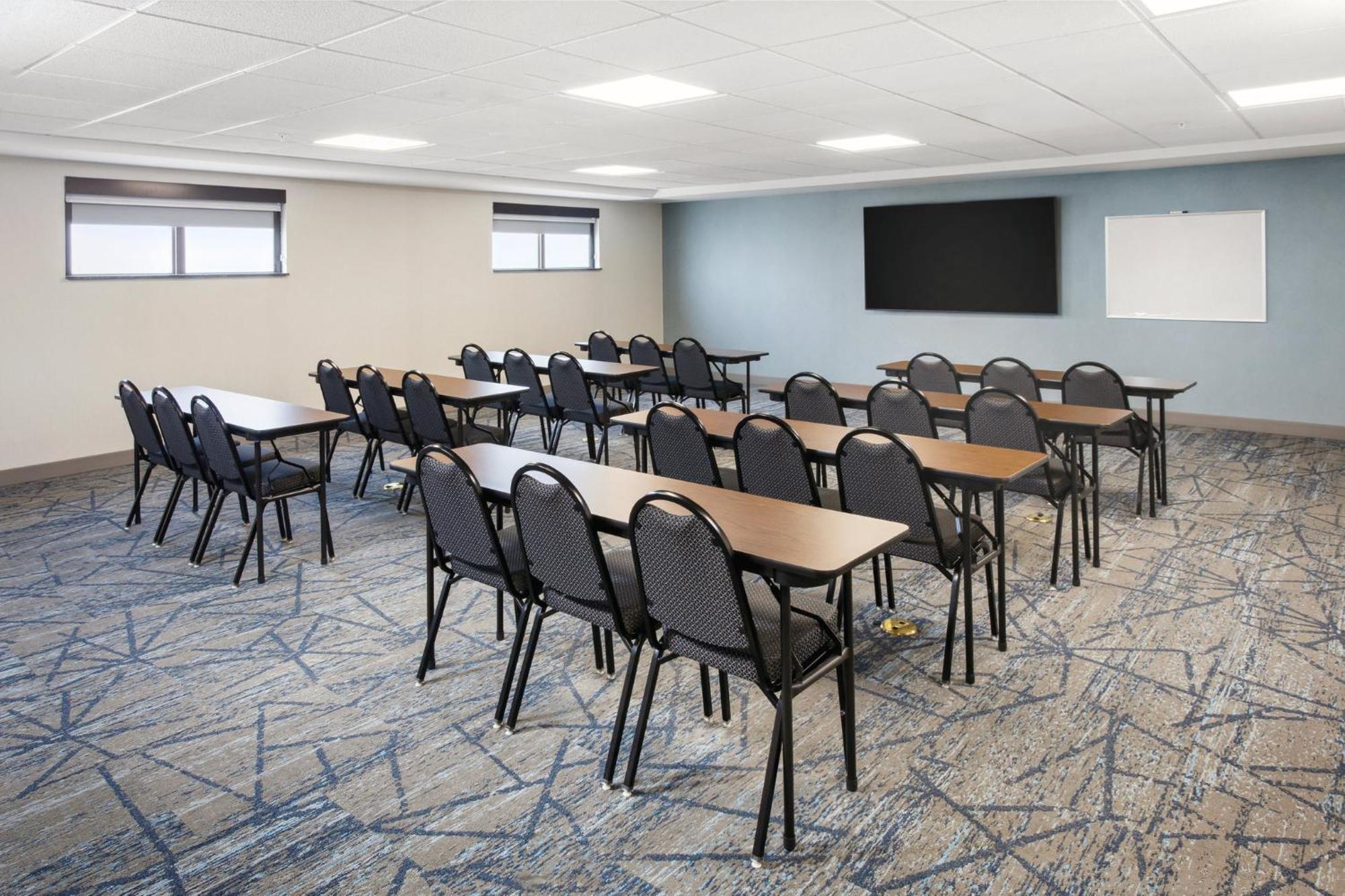 Holiday Inn Express Cleveland Airport - Brook Park By Ihg Екстер'єр фото