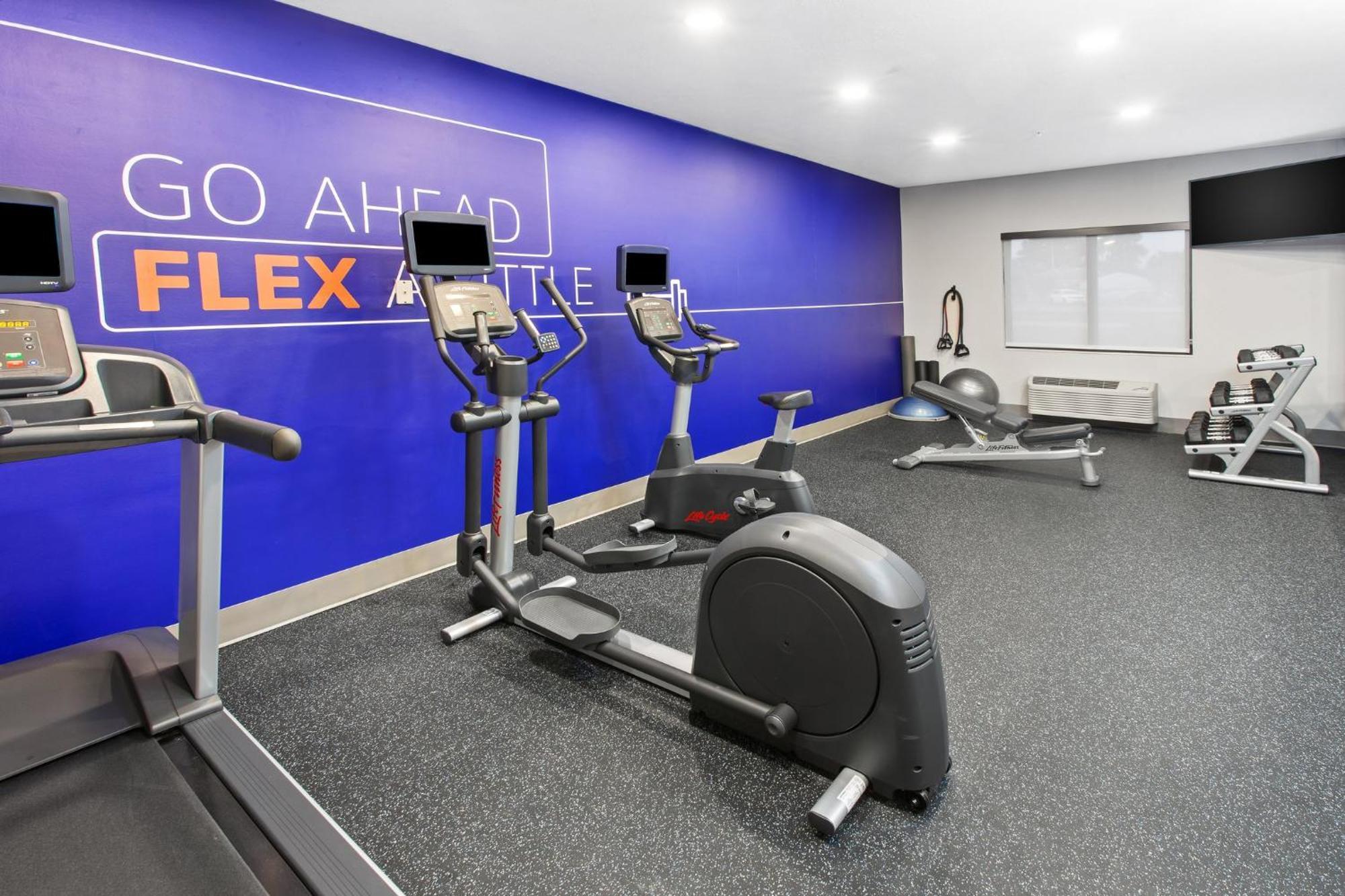 Holiday Inn Express Cleveland Airport - Brook Park By Ihg Екстер'єр фото