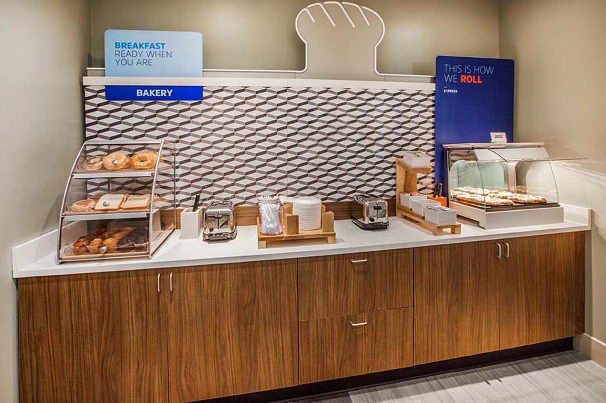 Holiday Inn Express Cleveland Airport - Brook Park By Ihg Екстер'єр фото
