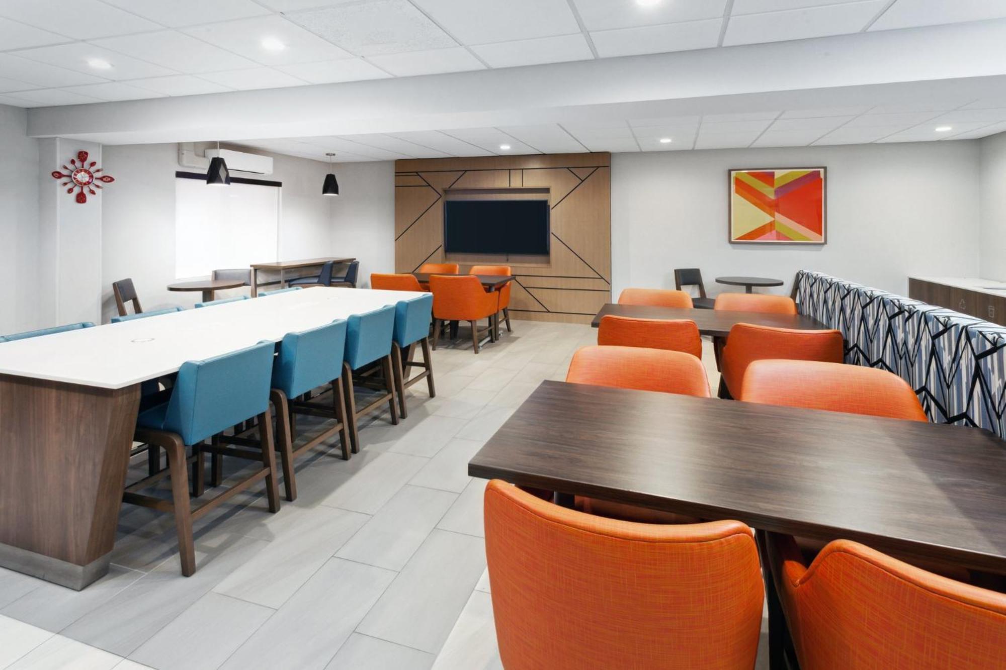 Holiday Inn Express Cleveland Airport - Brook Park By Ihg Екстер'єр фото