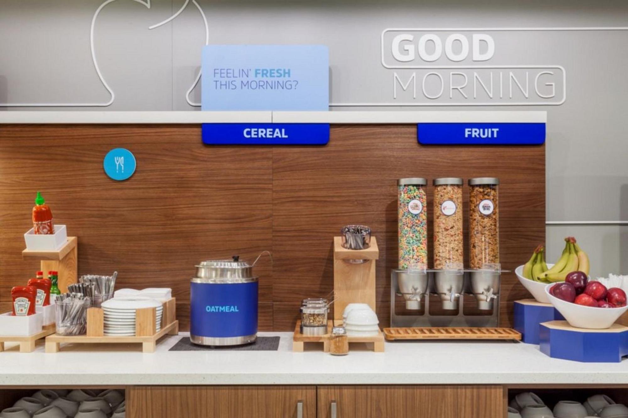 Holiday Inn Express Cleveland Airport - Brook Park By Ihg Екстер'єр фото
