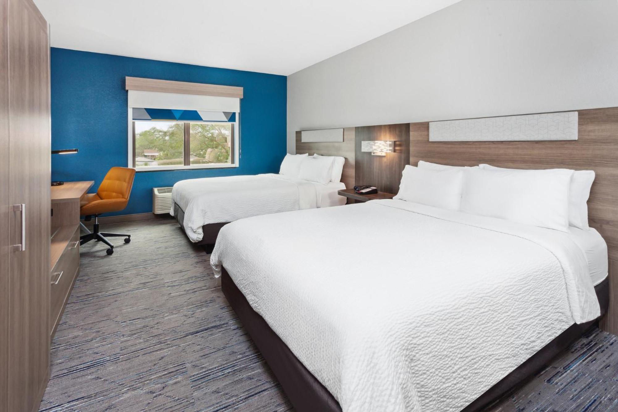 Holiday Inn Express Cleveland Airport - Brook Park By Ihg Екстер'єр фото
