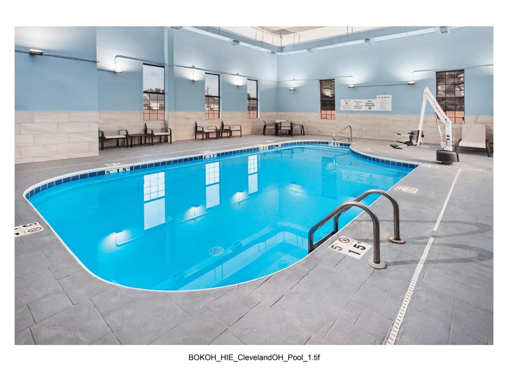 Holiday Inn Express Cleveland Airport - Brook Park By Ihg Екстер'єр фото