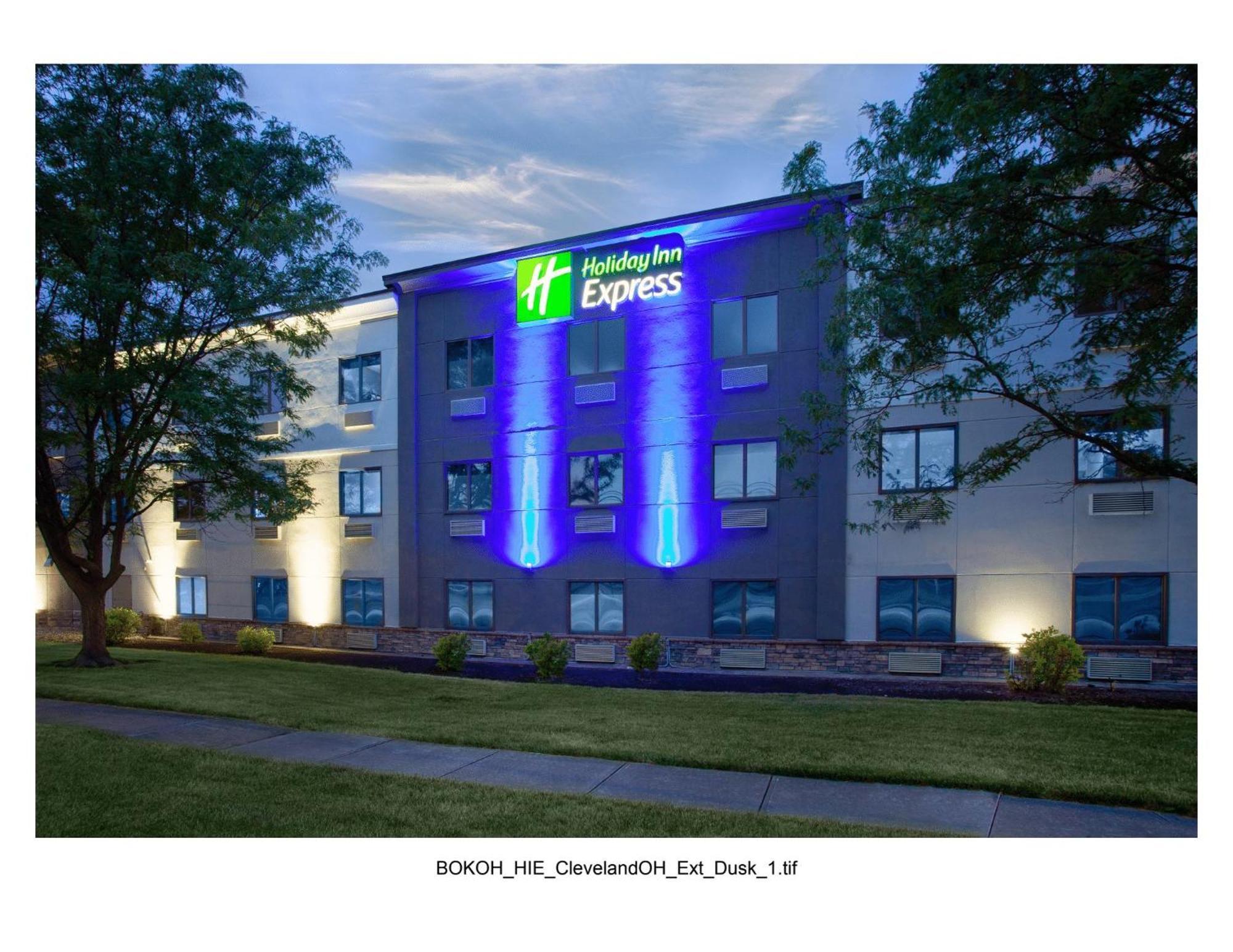 Holiday Inn Express Cleveland Airport - Brook Park By Ihg Екстер'єр фото